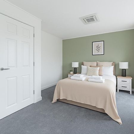 Bright Private Rooms - Peaceful Morden Location London Exterior photo
