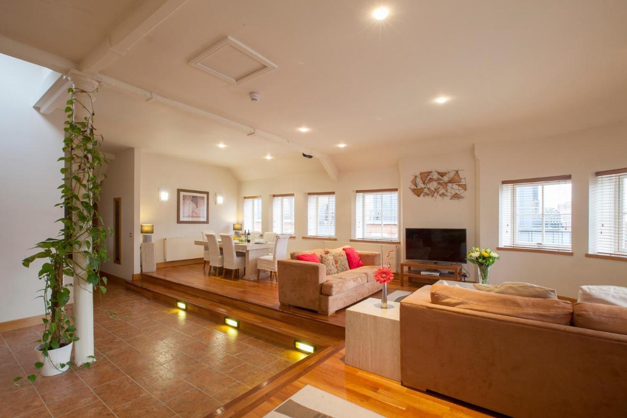 Bright Private Rooms - Peaceful Morden Location London Exterior photo