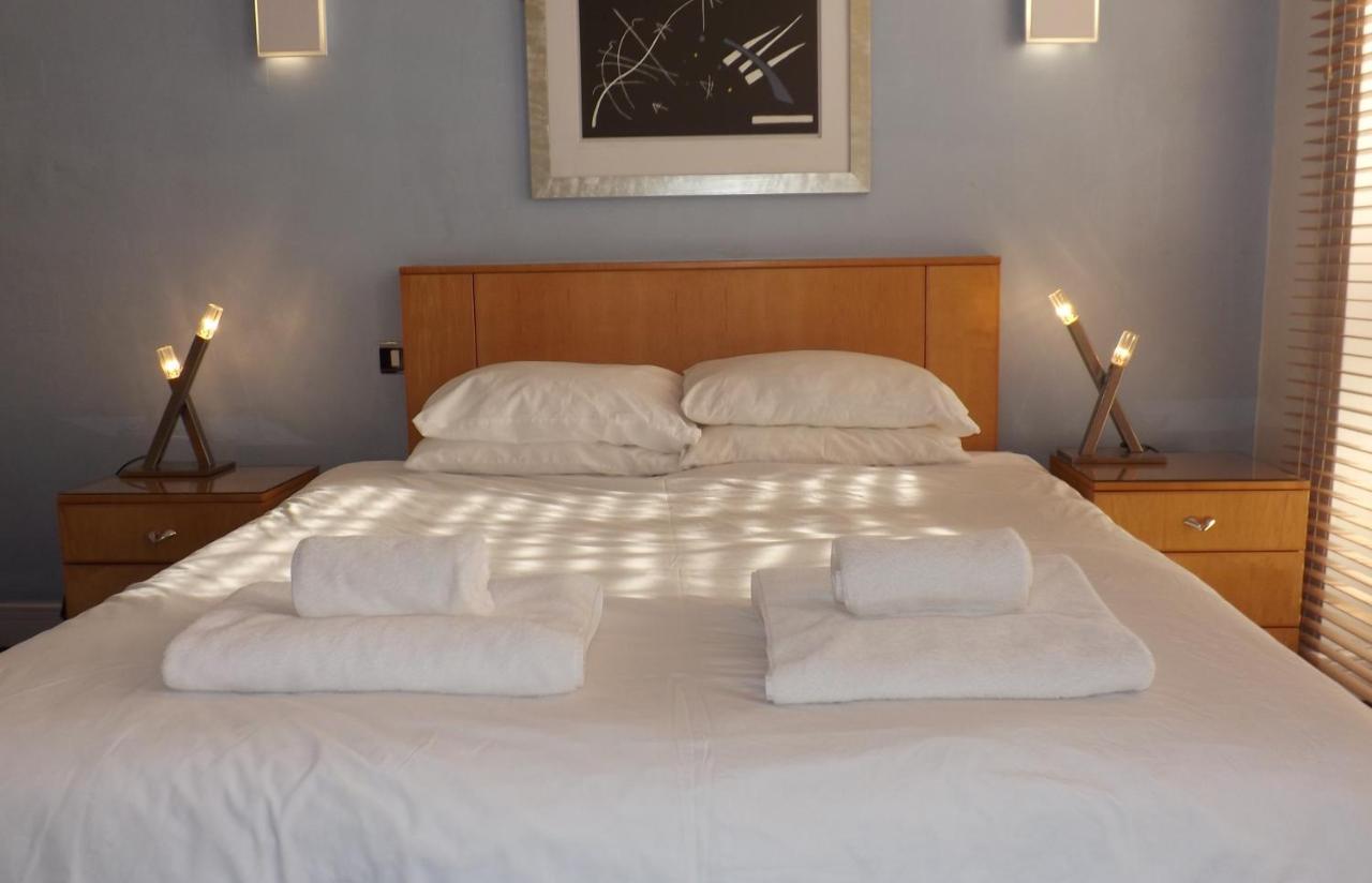 Bright Private Rooms - Peaceful Morden Location London Exterior photo