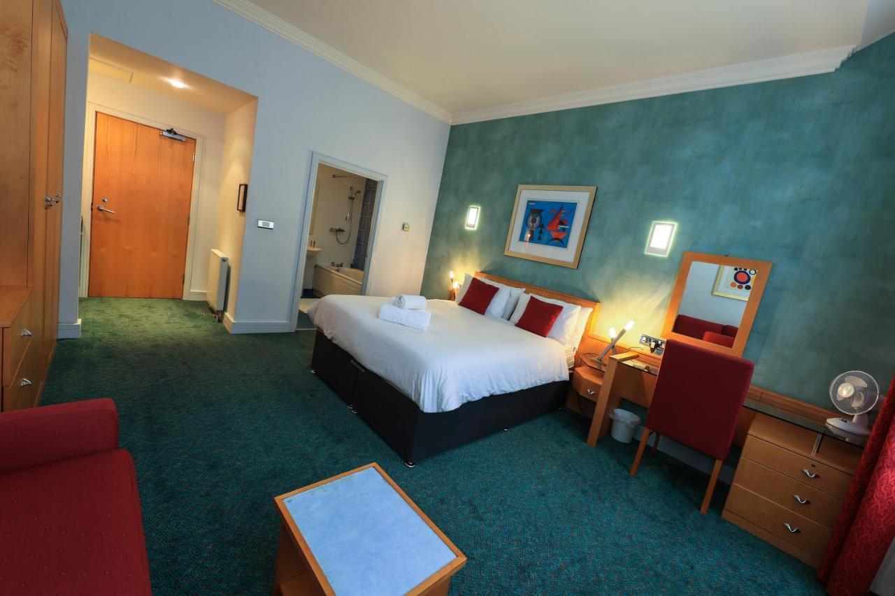 Bright Private Rooms - Peaceful Morden Location London Exterior photo