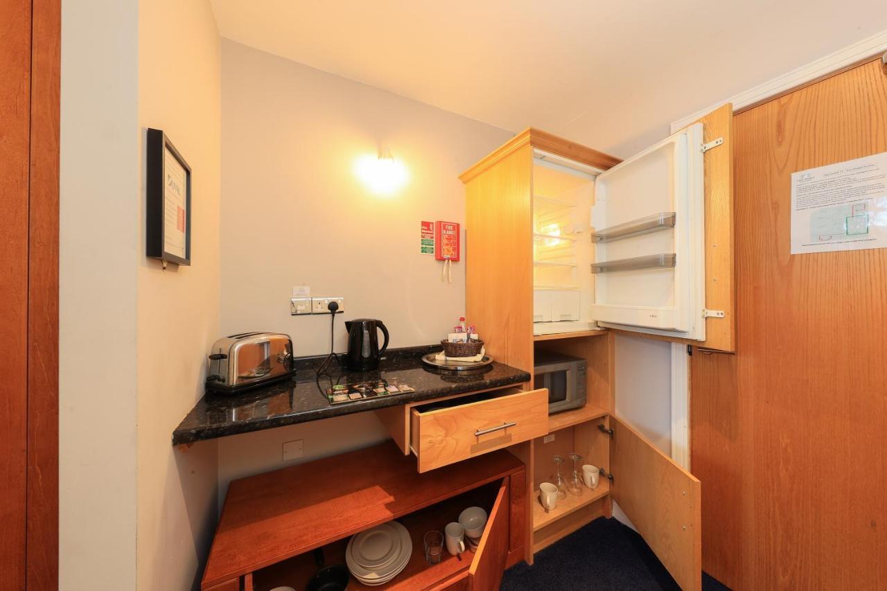 Bright Private Rooms - Peaceful Morden Location London Exterior photo