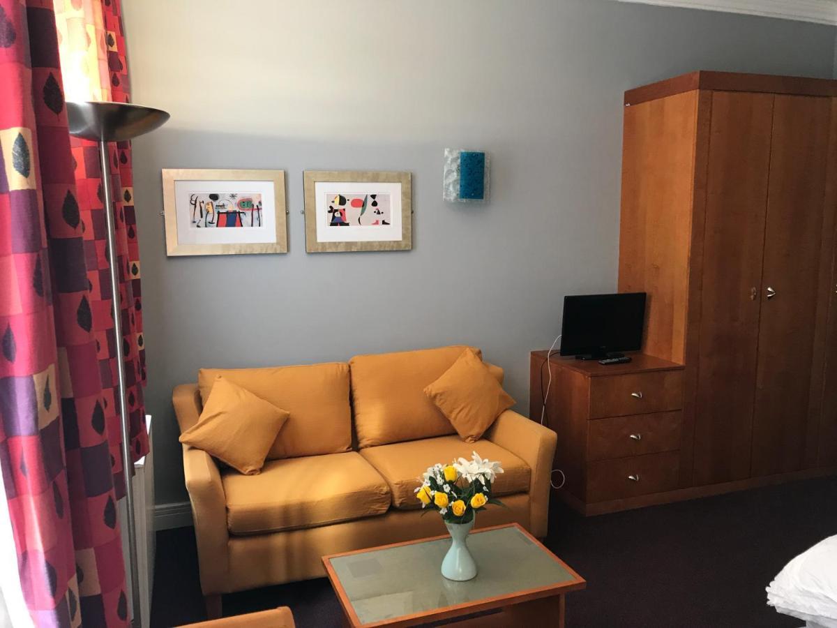 Bright Private Rooms - Peaceful Morden Location London Exterior photo