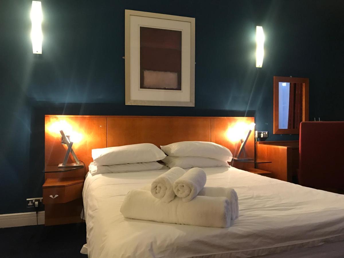 Bright Private Rooms - Peaceful Morden Location London Exterior photo