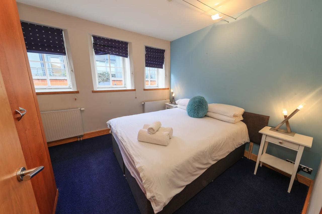 Bright Private Rooms - Peaceful Morden Location London Exterior photo