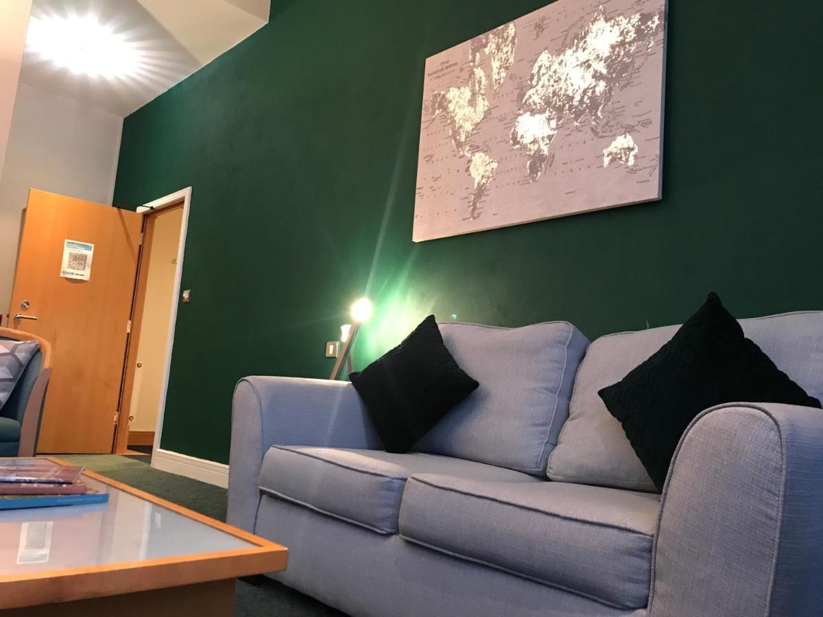 Bright Private Rooms - Peaceful Morden Location London Exterior photo