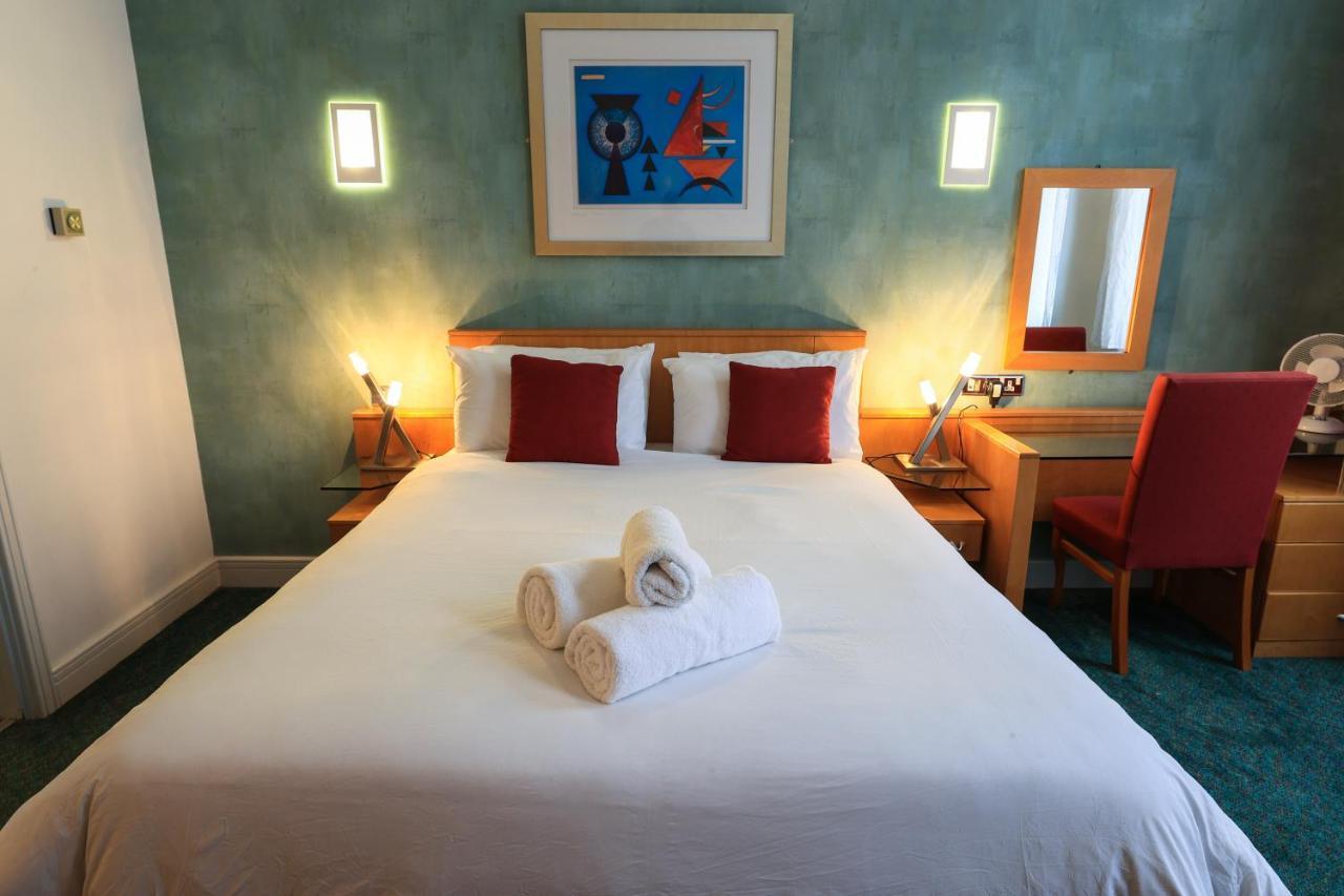Bright Private Rooms - Peaceful Morden Location London Exterior photo