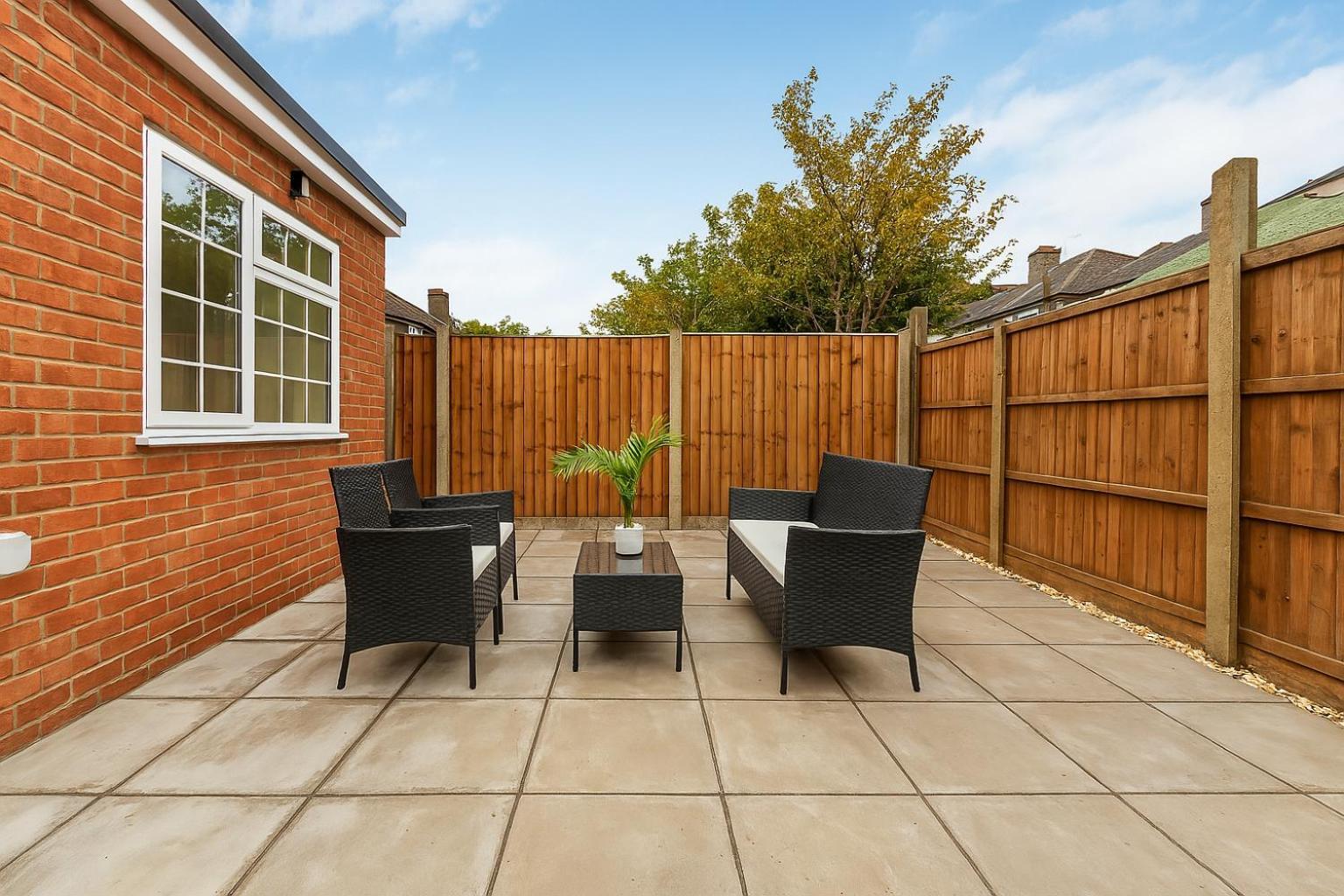 Bright Private Rooms - Peaceful Morden Location London Exterior photo