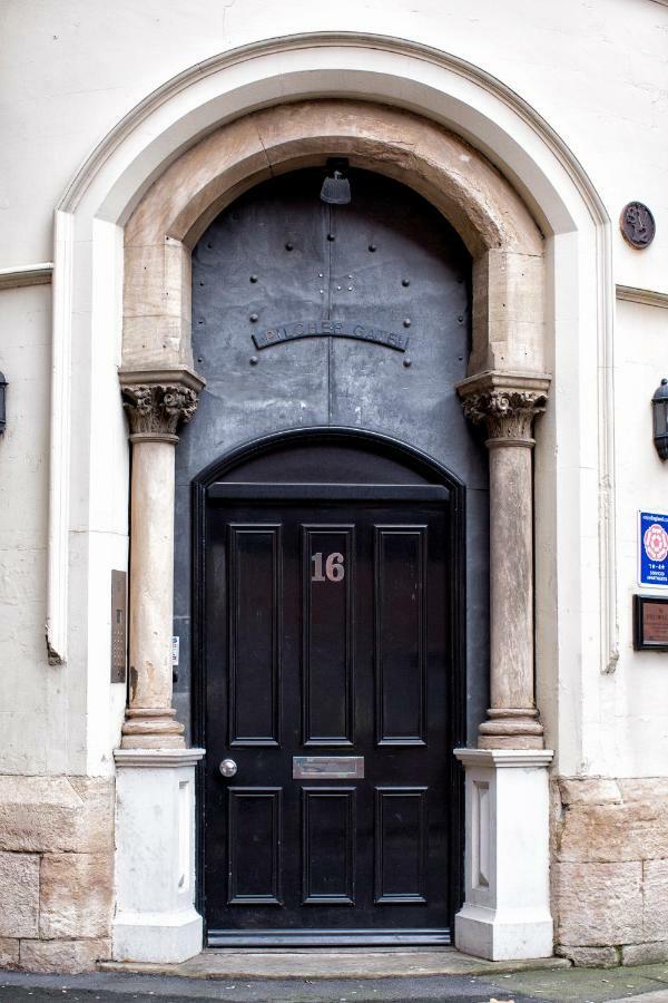 Bright Private Rooms - Peaceful Morden Location London Exterior photo