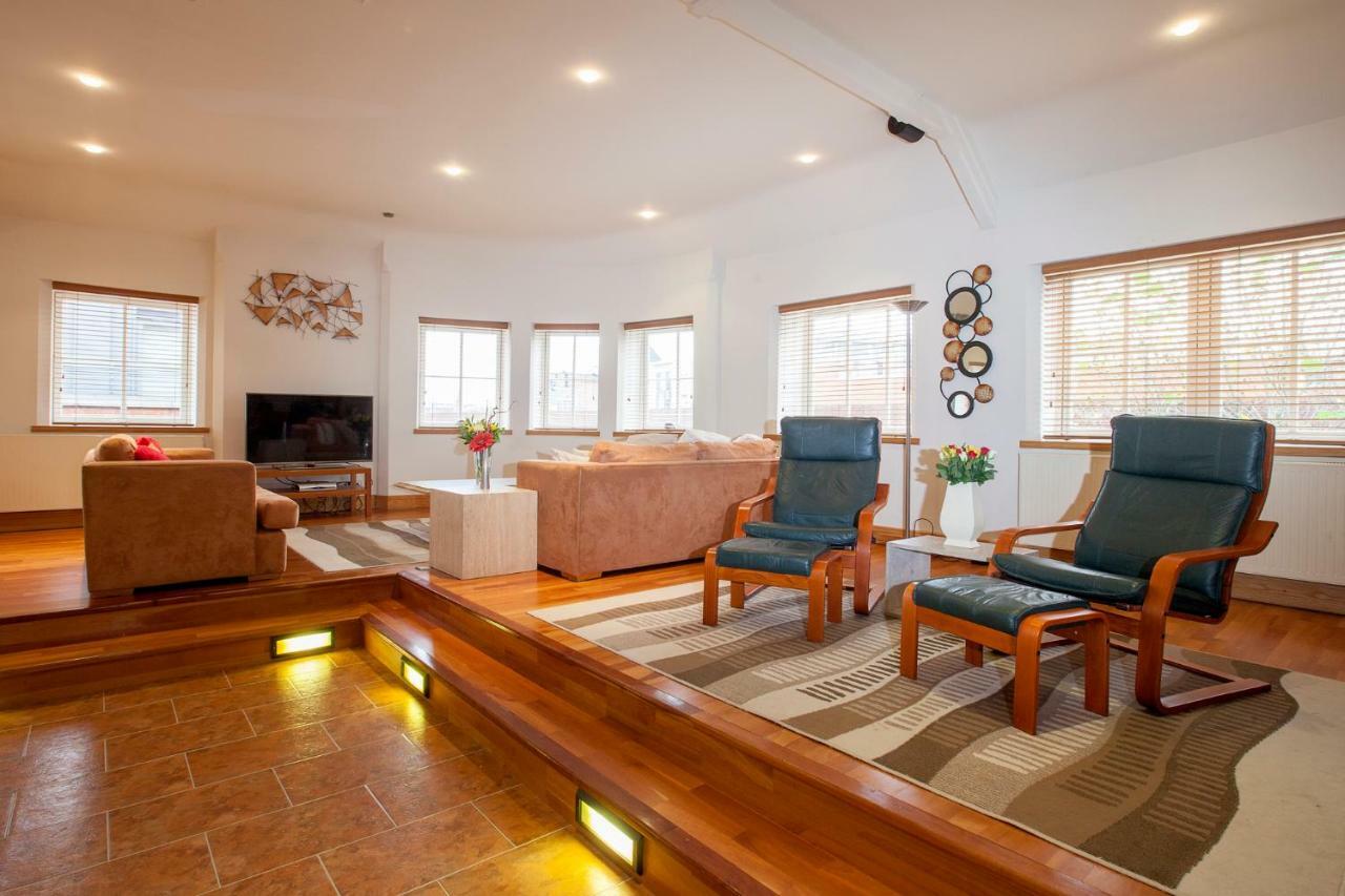 Bright Private Rooms - Peaceful Morden Location London Exterior photo